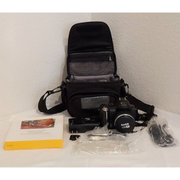 Kodak Easyshare P850 5.1 MP Digital Camera & Lowepro Edit 110 Black Camera Bag